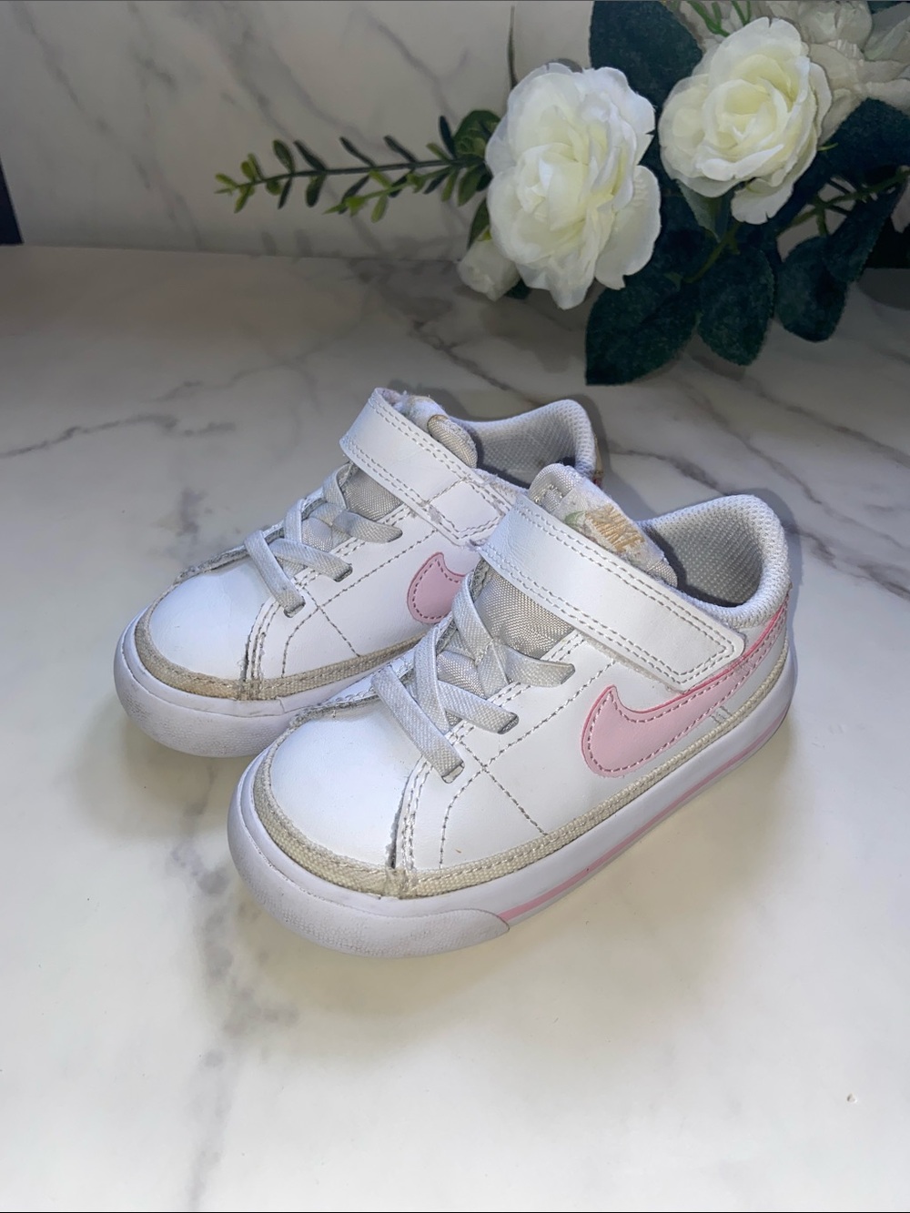 Nike Court Legacy White and Pink Kids Sneakers with Hook-and-Loop Strap size 6.5